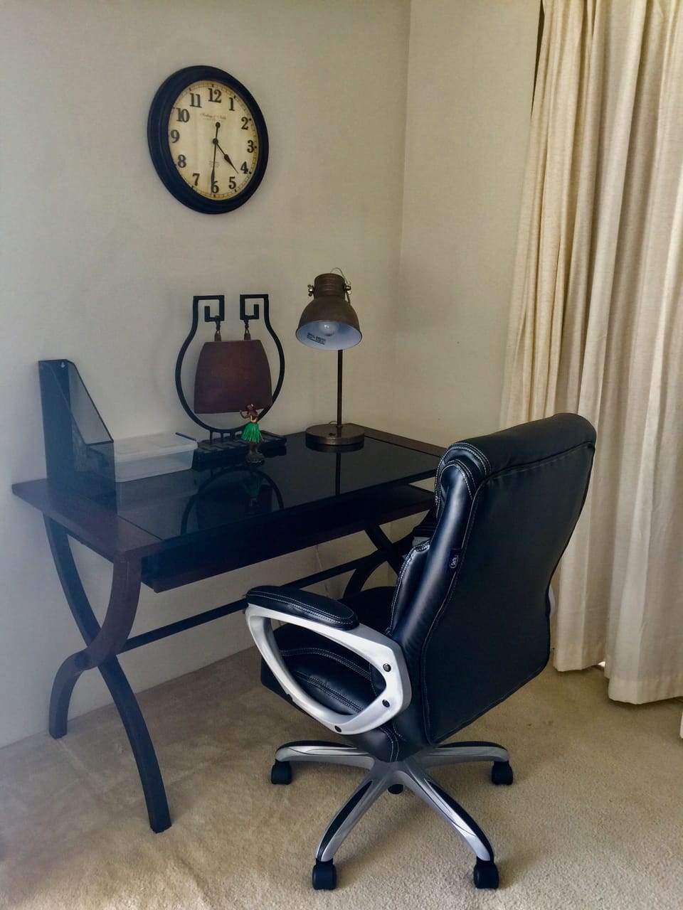 Beautiful studio with desk