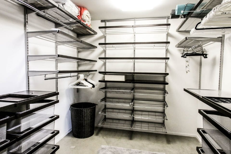 Walk In Closet 