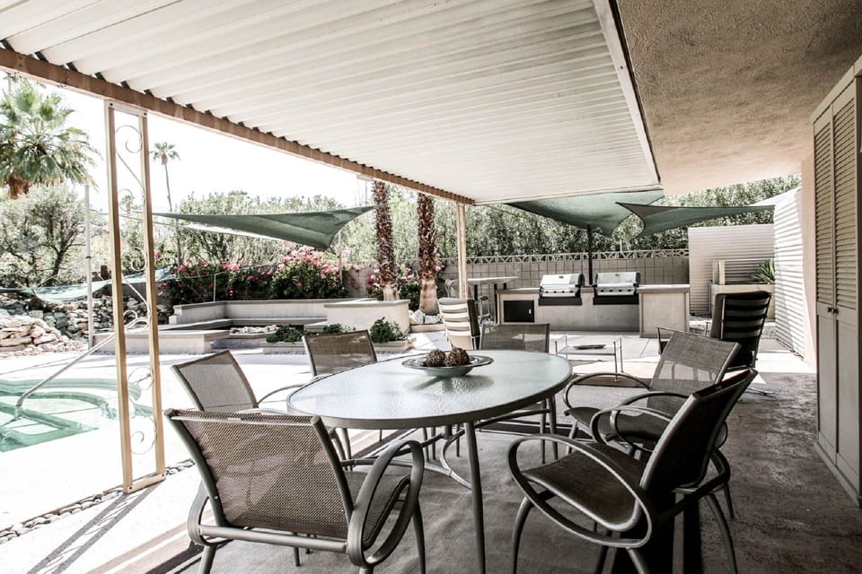 Out Door Dinning Area 