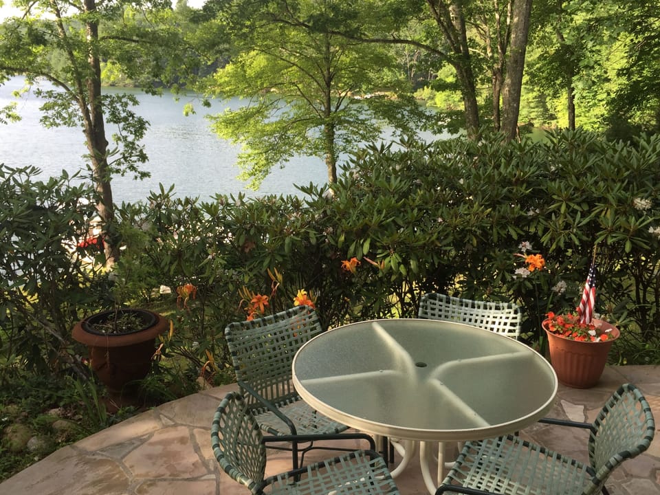 LakeSide grill patio