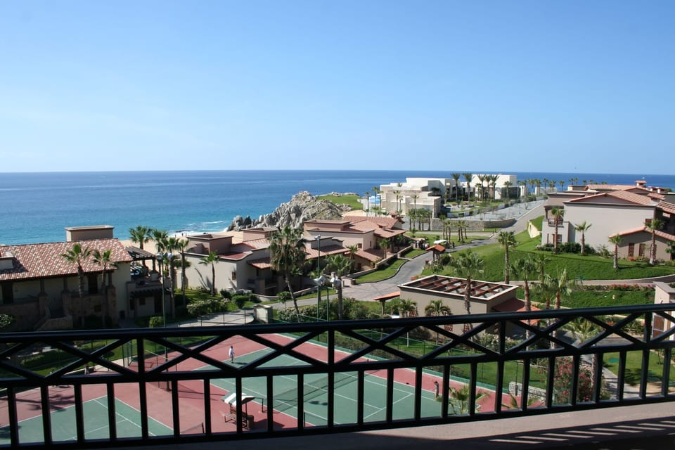 PANORAMIC VIEW OVER TENNIS COURTS