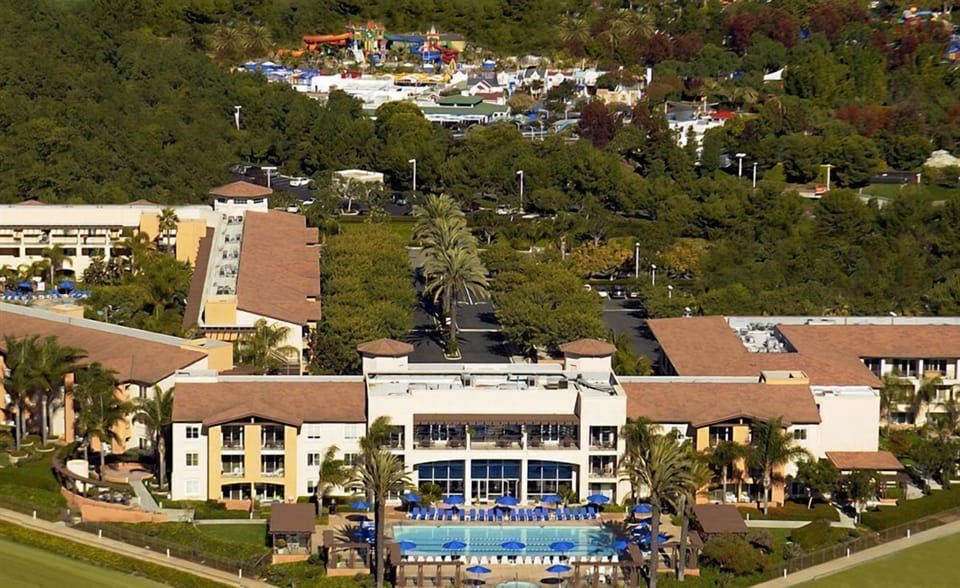 Legoland is within walking distance