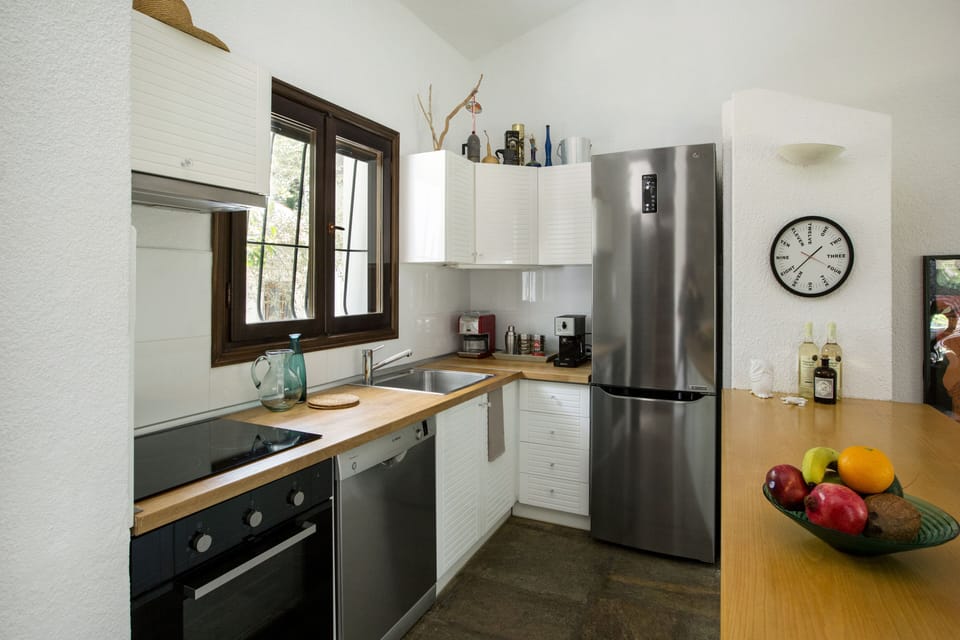A ultra modern fully equipped kitchen