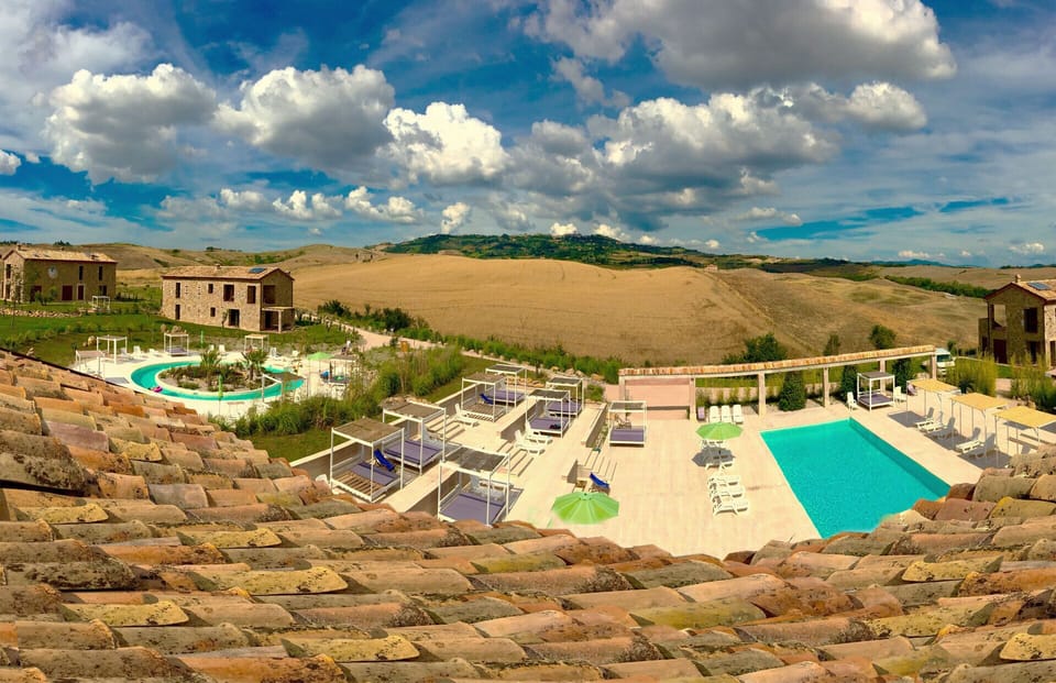 TUSCANY FOREVER RESIDENCE 4 swimming pools , restaurant and  tennis court .