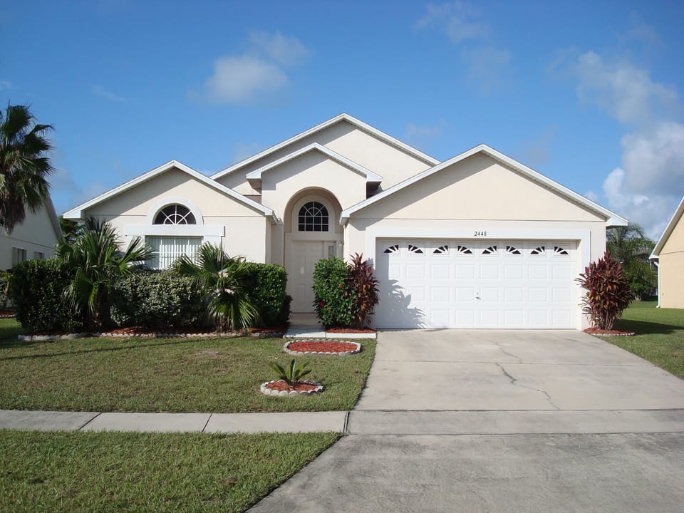 Villa Front with Double Garage and Electric Opener
