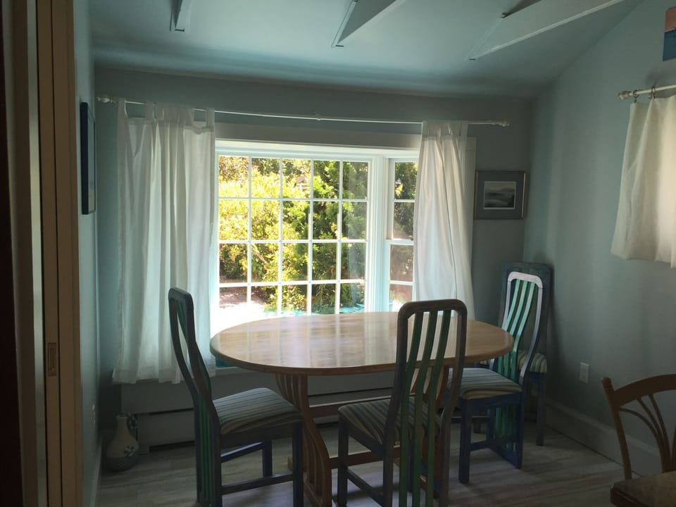Dinning with window seat