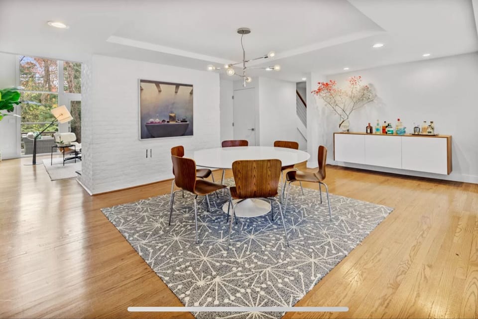 Dining for 6-8 people