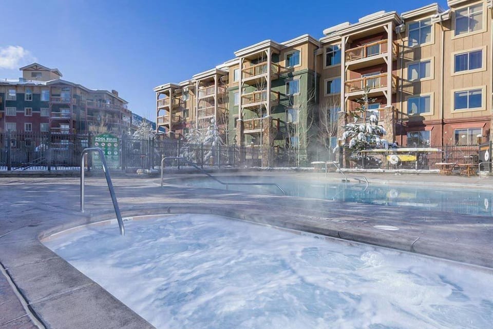 Outdoor Hot Tubs