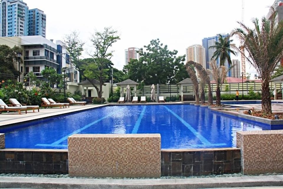 LARGE POOL