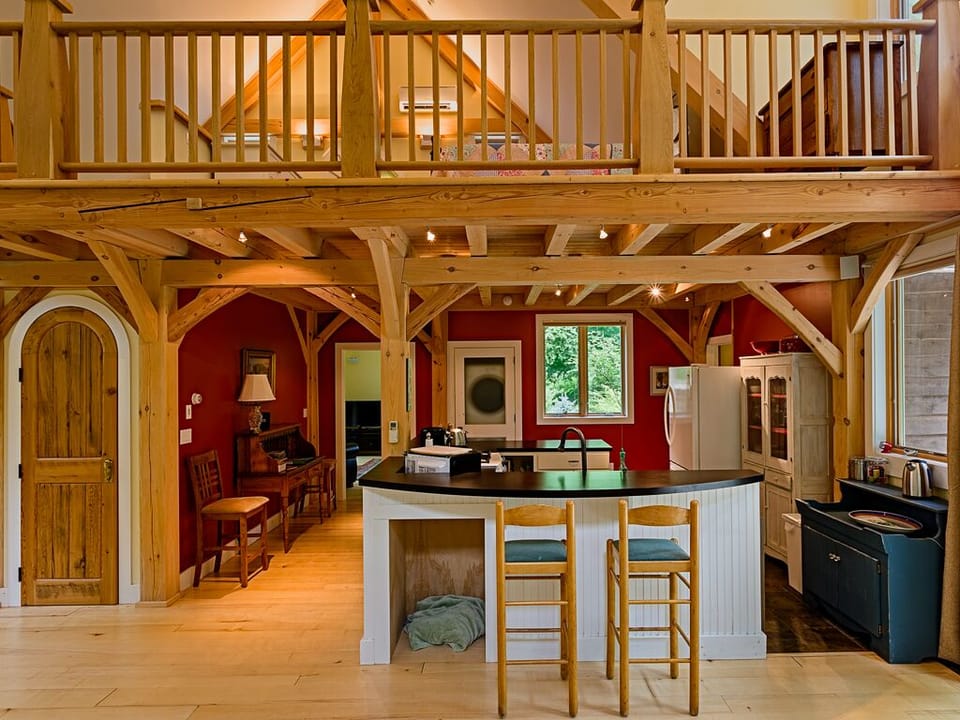 UIpper loft with 2 Full beds