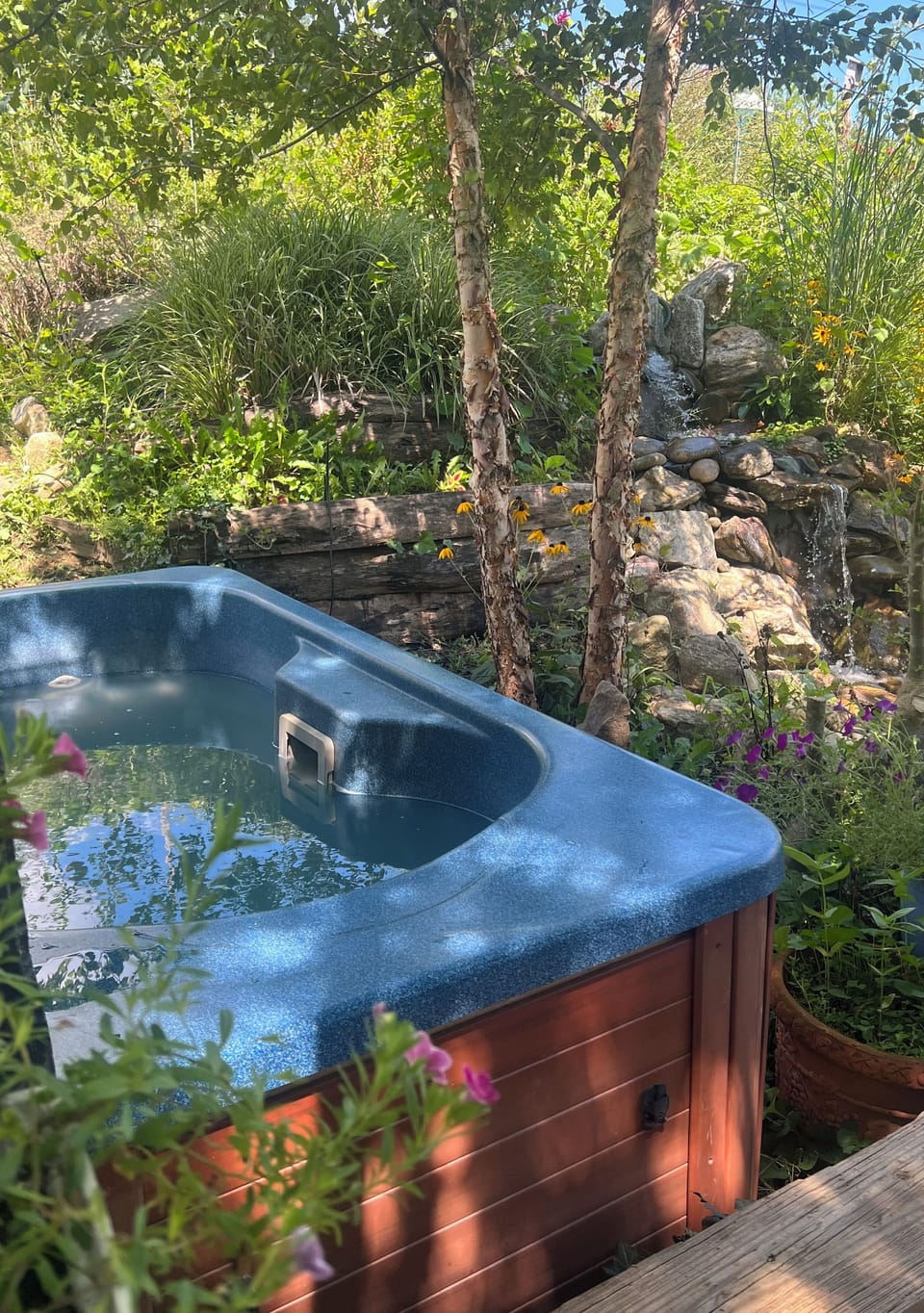 Outdoor spa tub