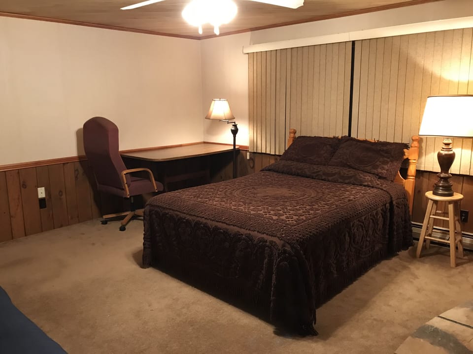 Patriot Suite Queen Bed