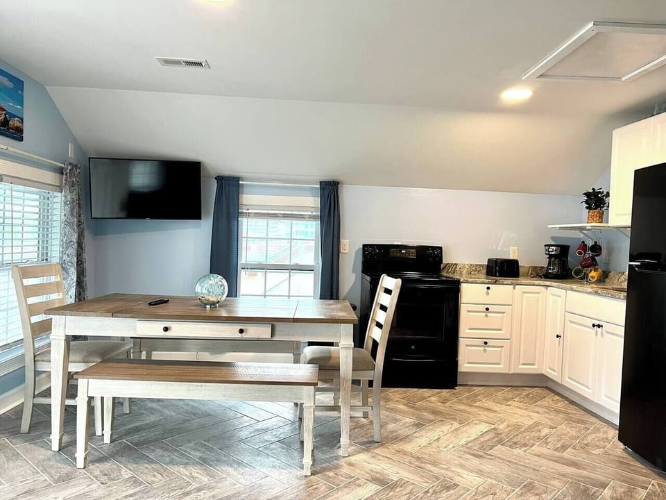 Dining/Kitchen