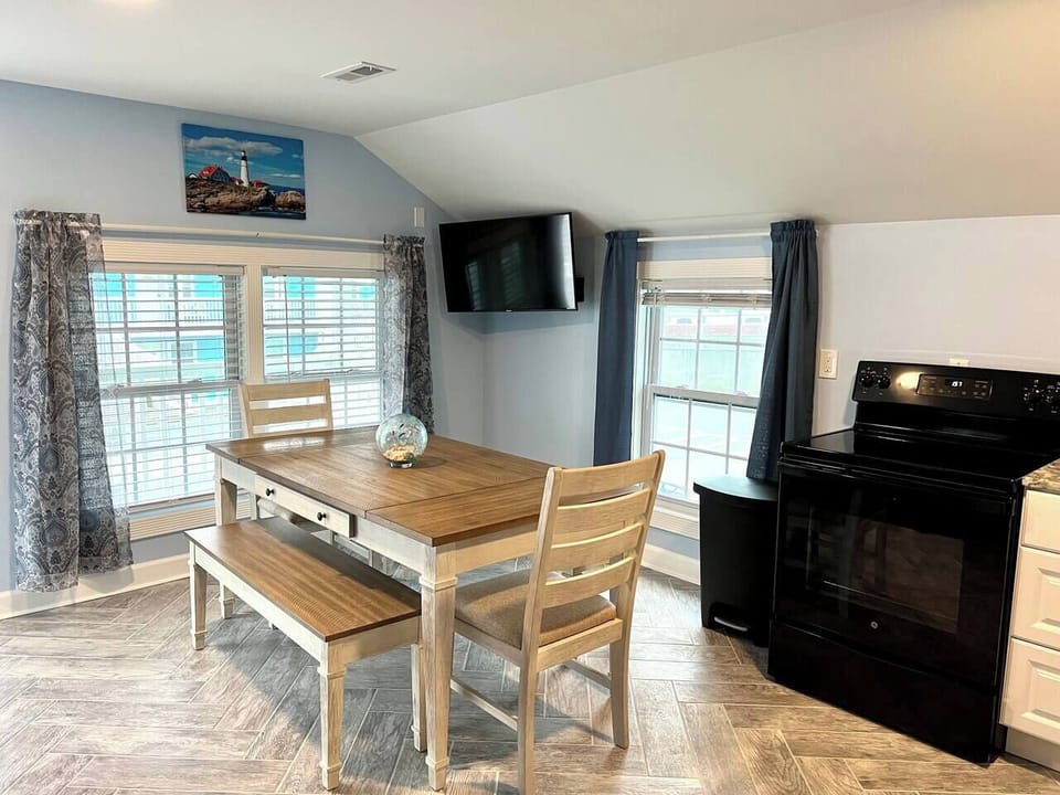 Dining Area (4)