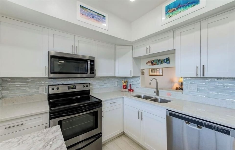 Fully Equipped Kitchen and View. Newly renovated. Stainless steel and Quartz