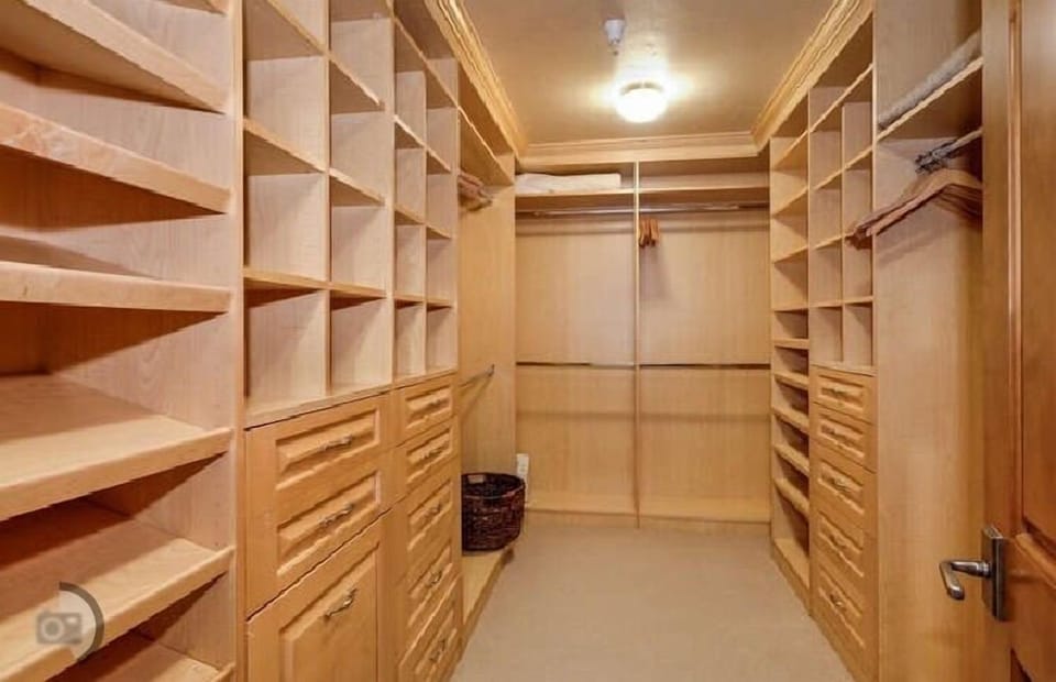 Main Master Bedroom's Walk in closet