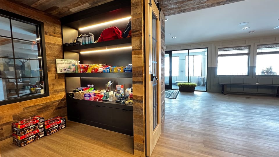 Lobby mini store