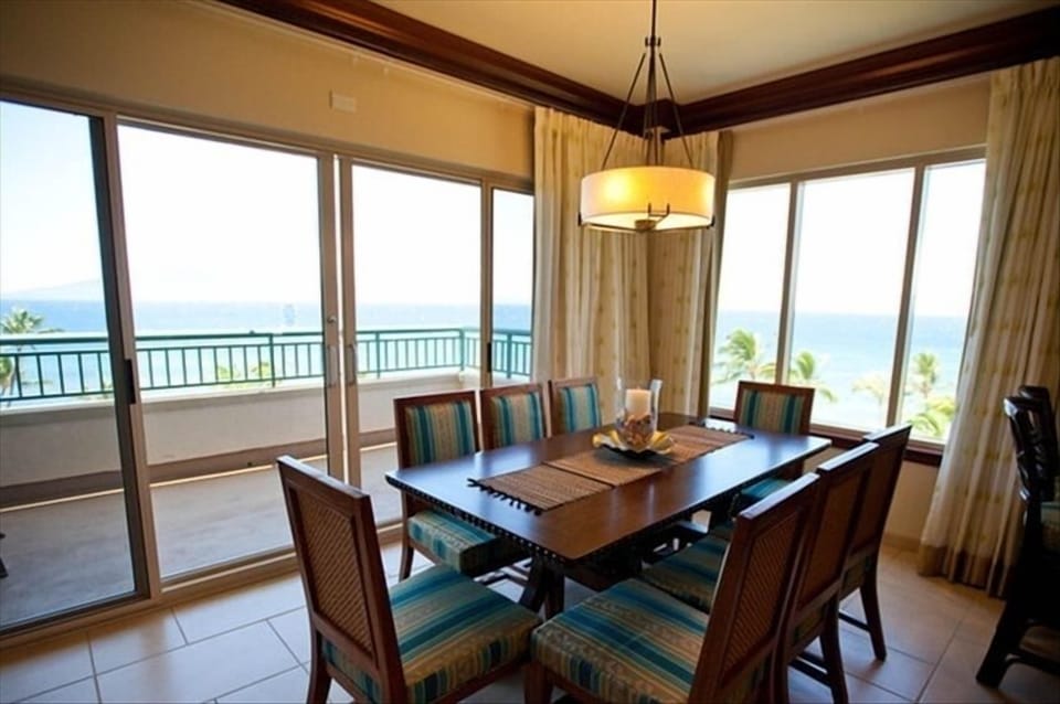 Dining Table - Seating for 8 with an ocean front view