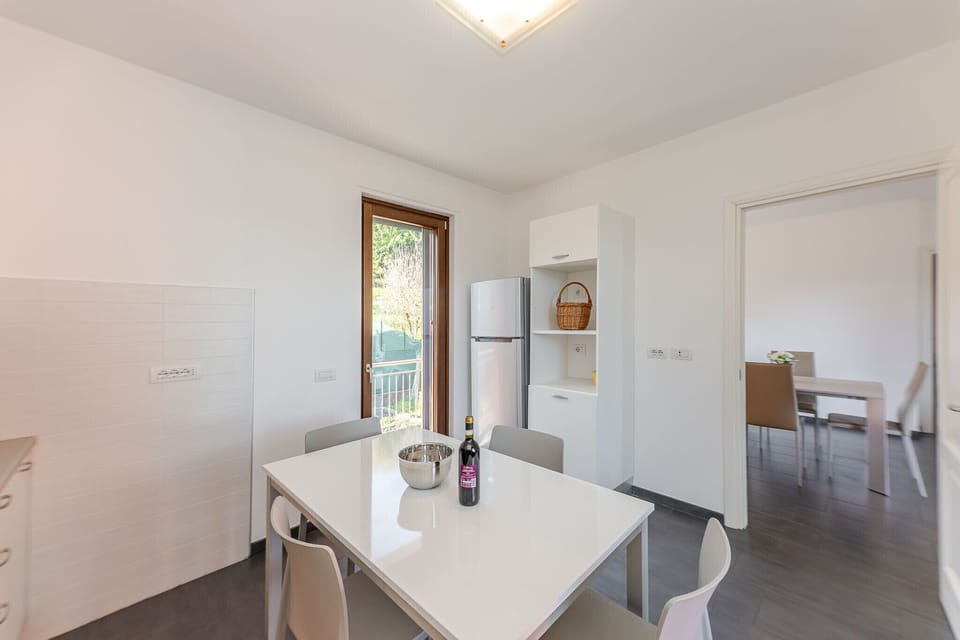 Modern, fully equipped kitchen.