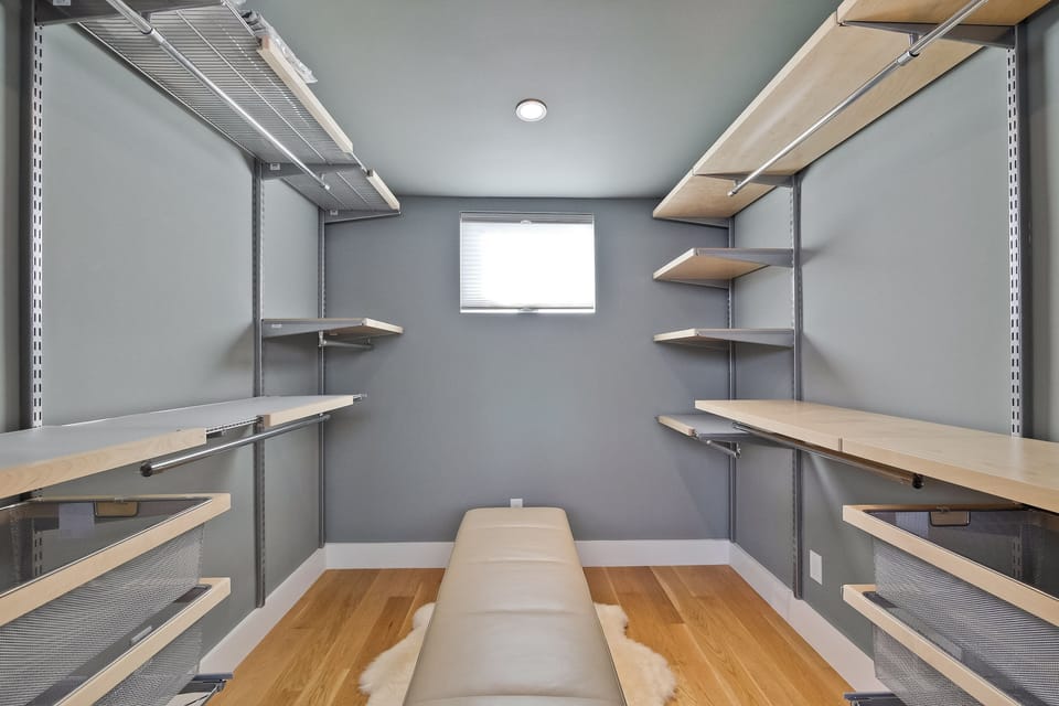 Master closet 