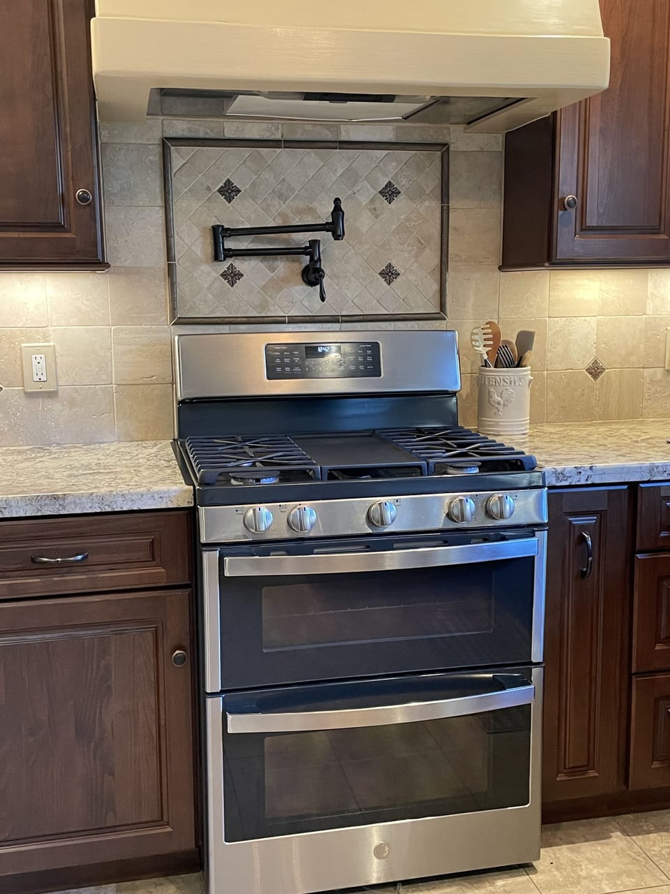 GE Gas Double Oven 
Pot Filler