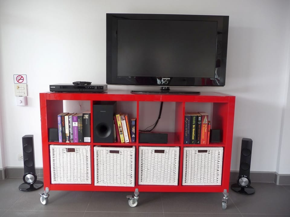 Television, DVD/CD player, sound system, cable TV with international channels.