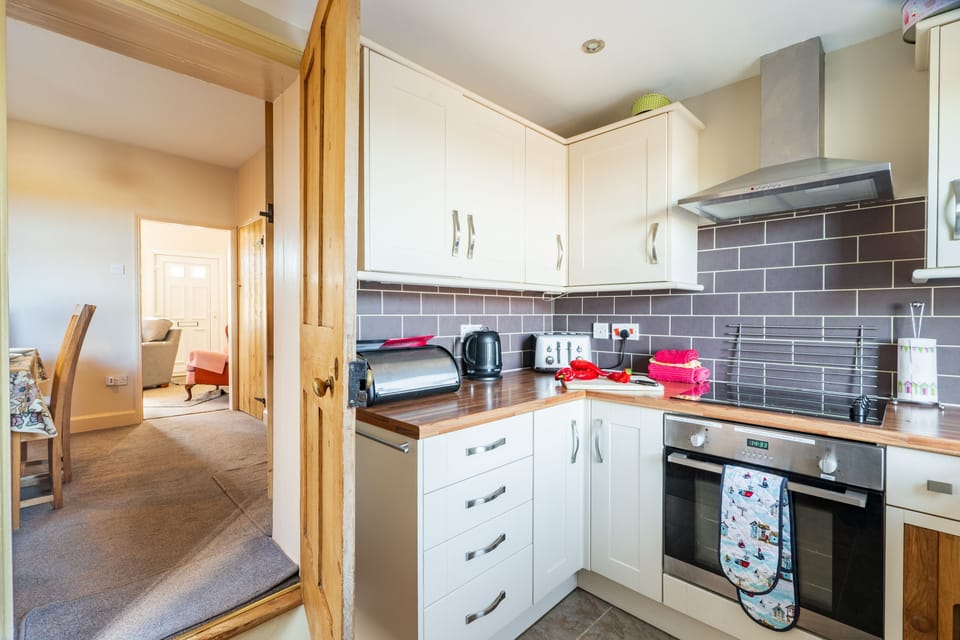 Ground floor: Well equipped kitchen