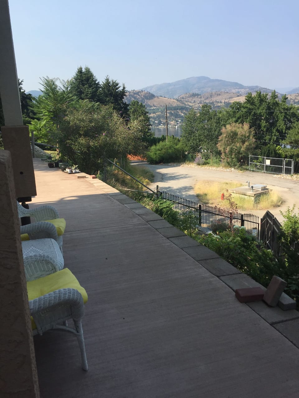 Large Deck to Enjoy the Sun and the View
