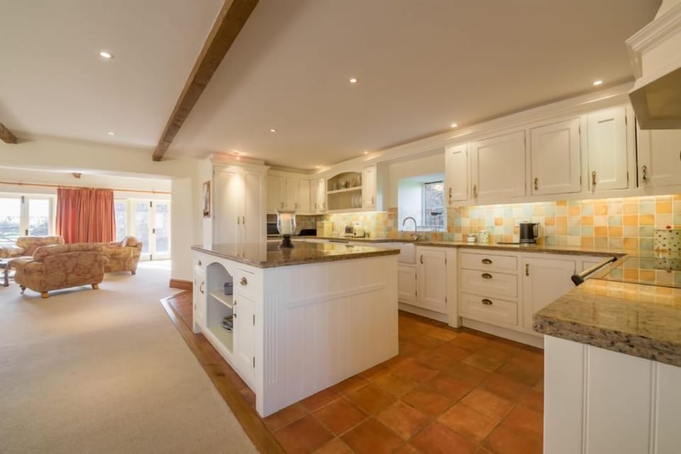 Geddings Farm Barn, Ringstead: Bespoke fitted kitchen with central island