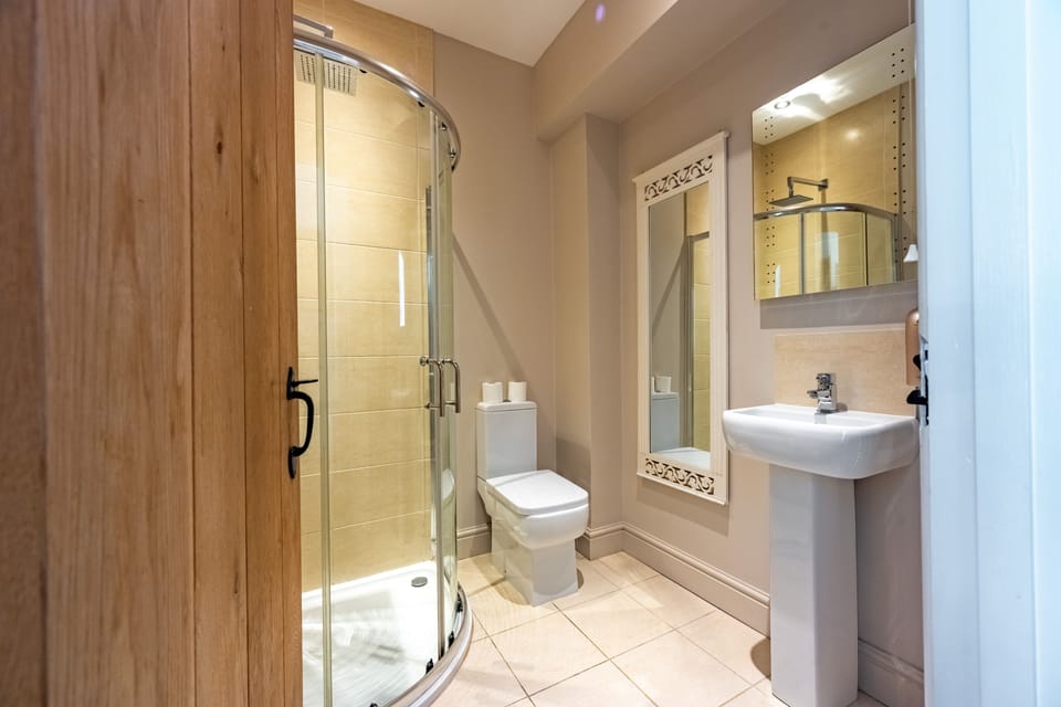 Ground floor: Bedroom two en-suite shower room