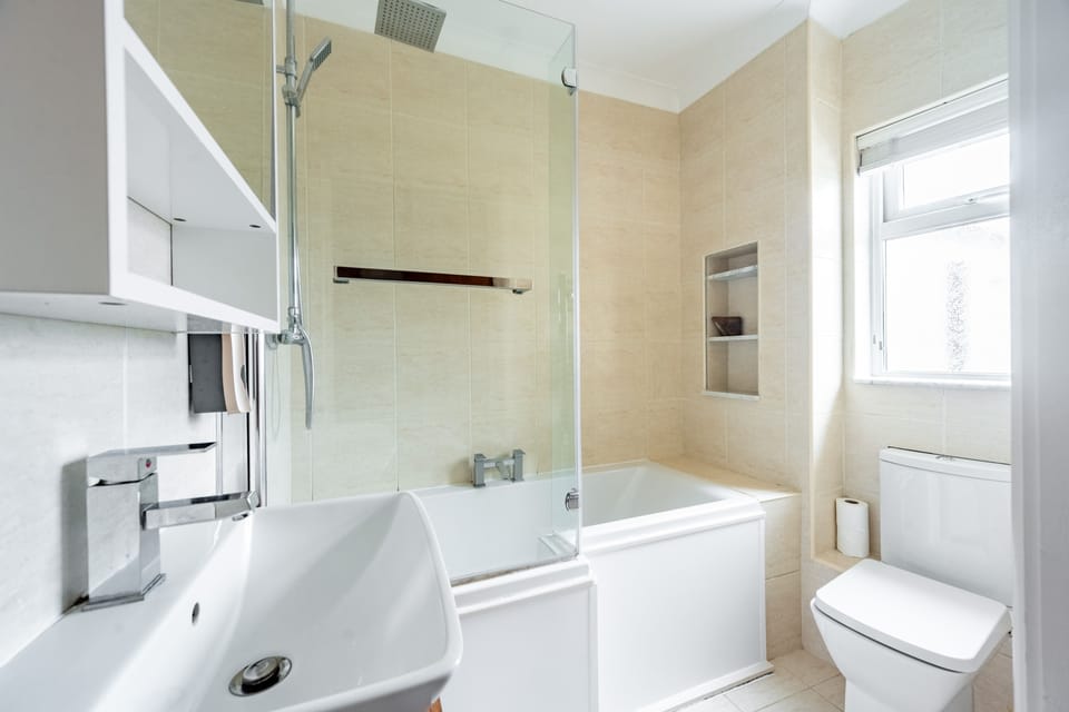 Ground floor: Bedroom one en-suite bathroom