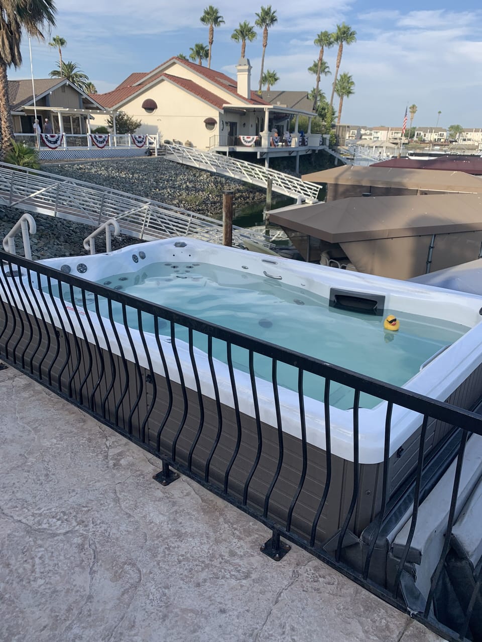 Outdoor spa tub