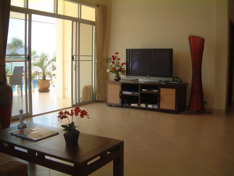 Spacious living room with ample space for more than 1 wheelchair.