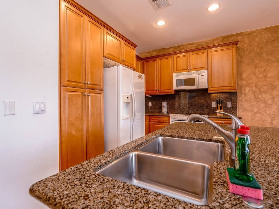 Condo 69-1 two car garage rental condo in El Dorado Ranch, San Felipe - kitchen counter