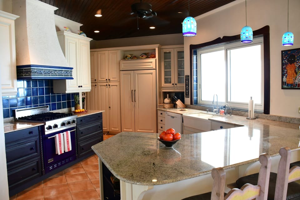Kitchen (Viking stove, sub-zero refrigeratorator