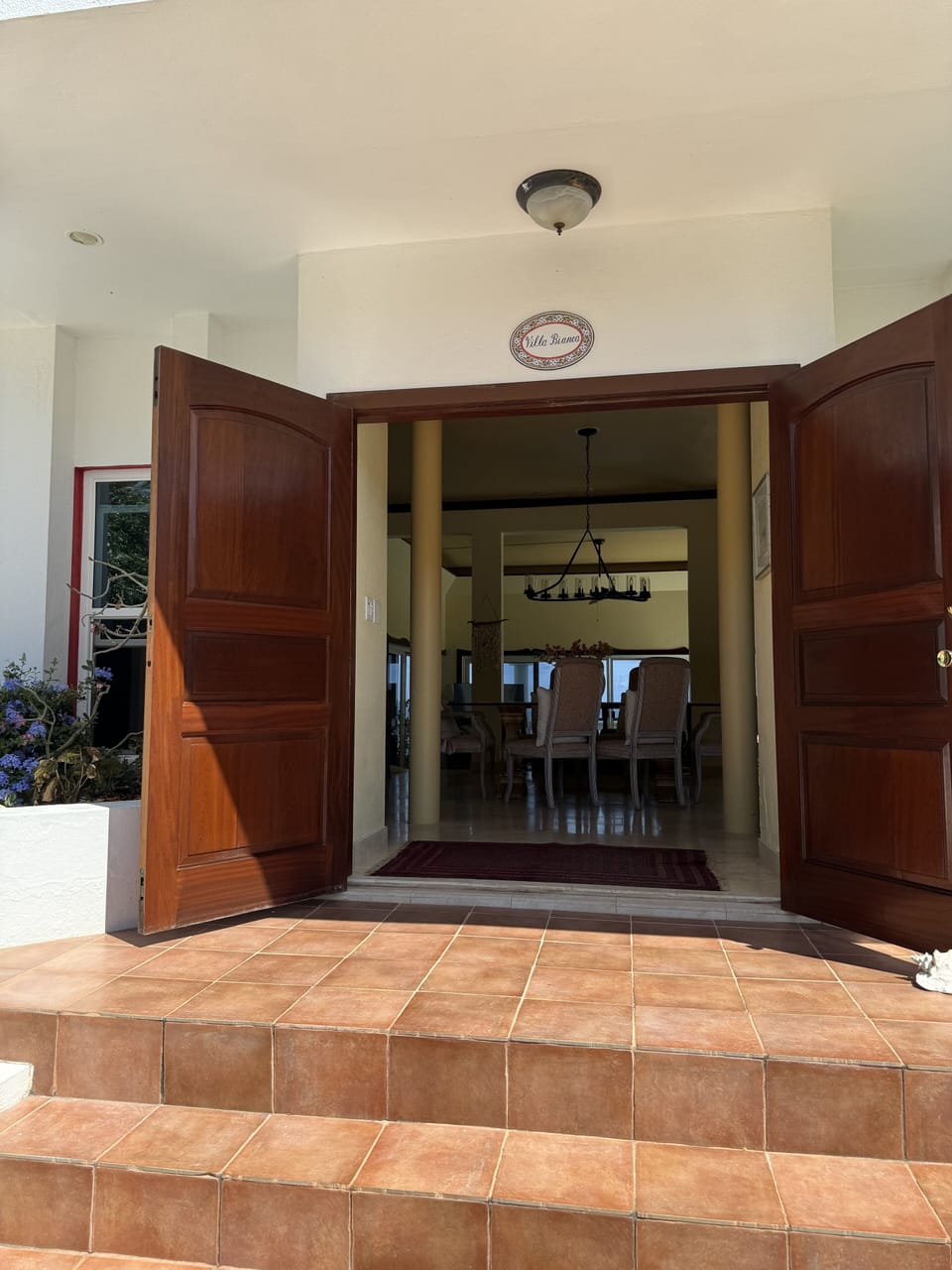 Front entrance to villa