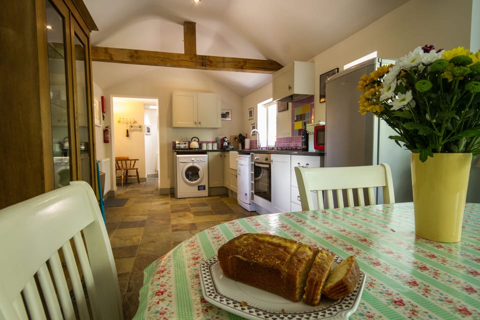 Dining area, with complimentary homemade cake! 