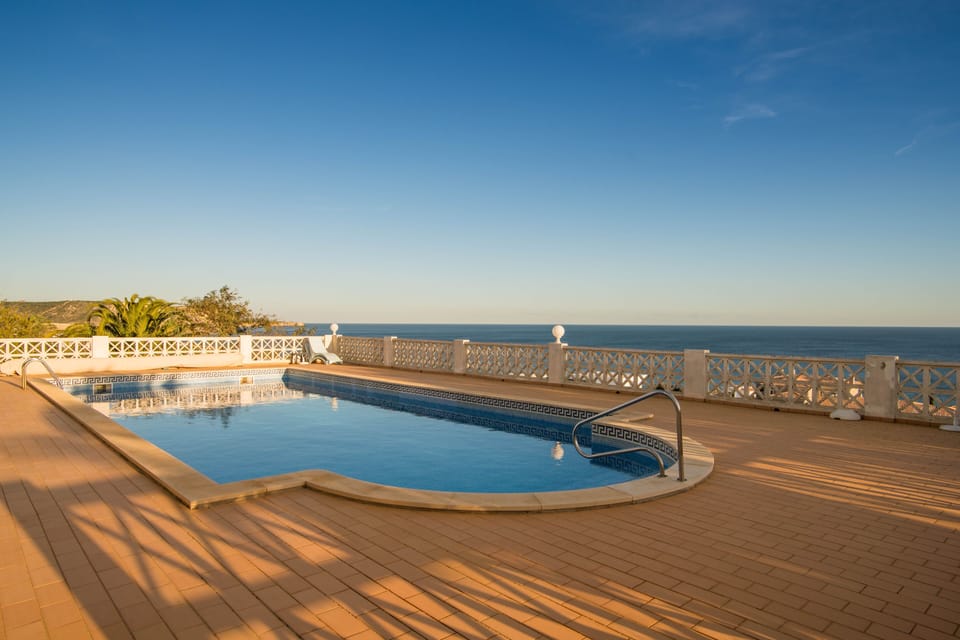 pool area 