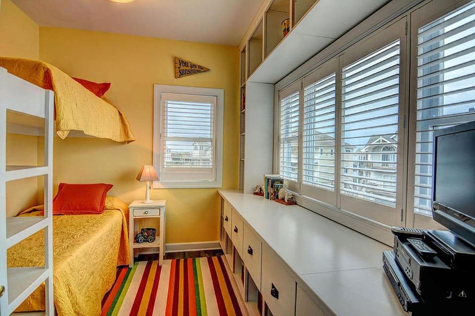 Bedroom 5/Kids' room