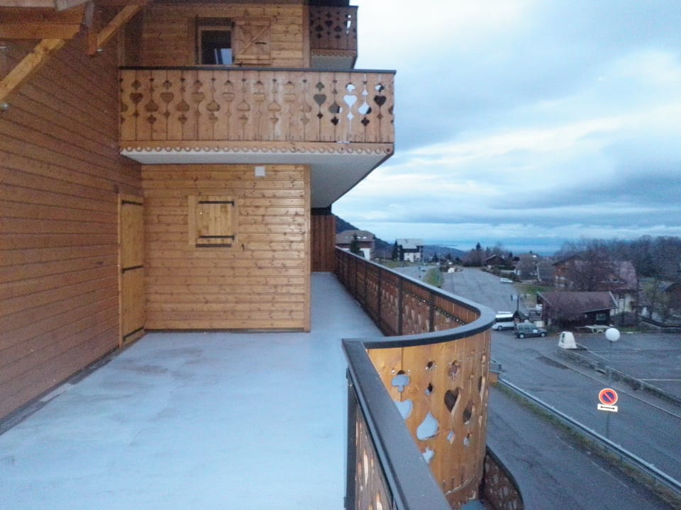 extensive balcony and Lac Leman (lake Geneva) in the distance