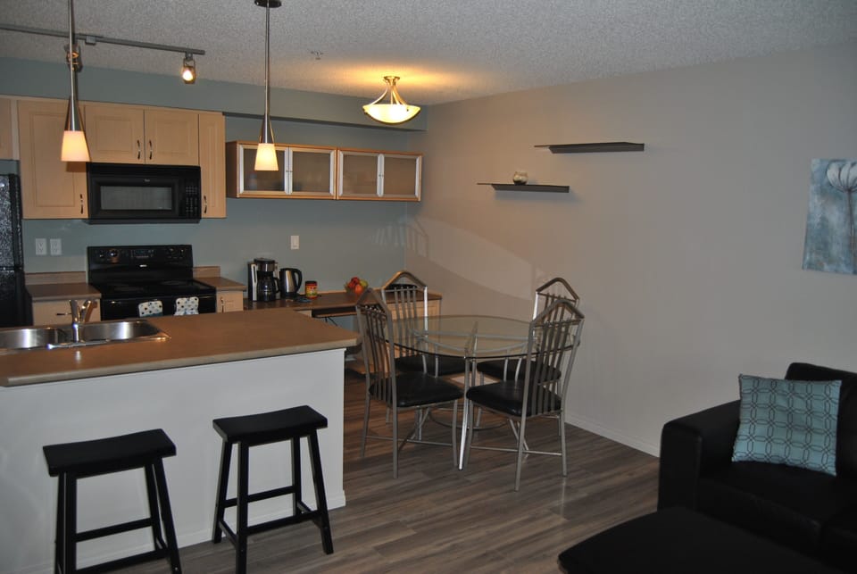 Make meals, enjoy tea and coffee or relax in our kitchen/kitchenette area.
