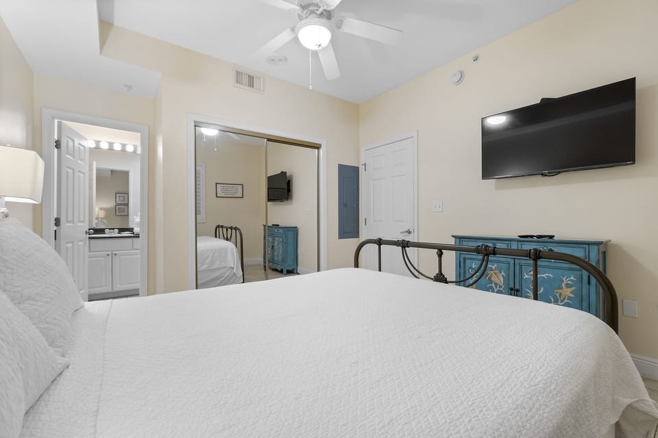 Guest Bedroom 2 with Ensuite Bath