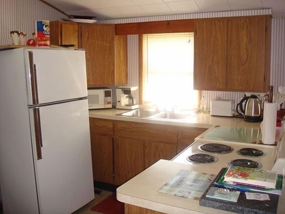 Efficiency kitchen equipped with all you need to prepare and serve your meals