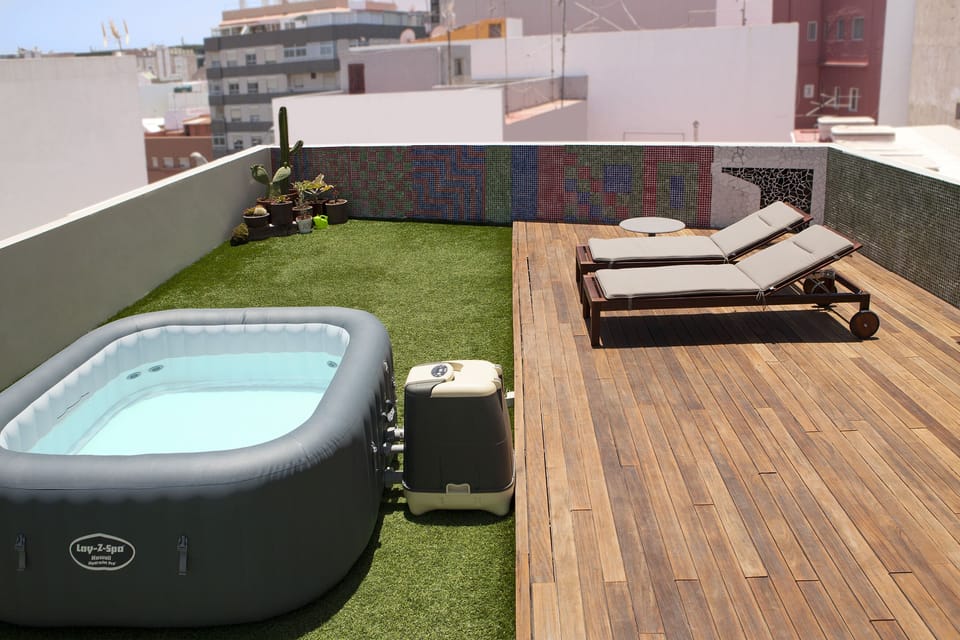 Outdoor spa tub