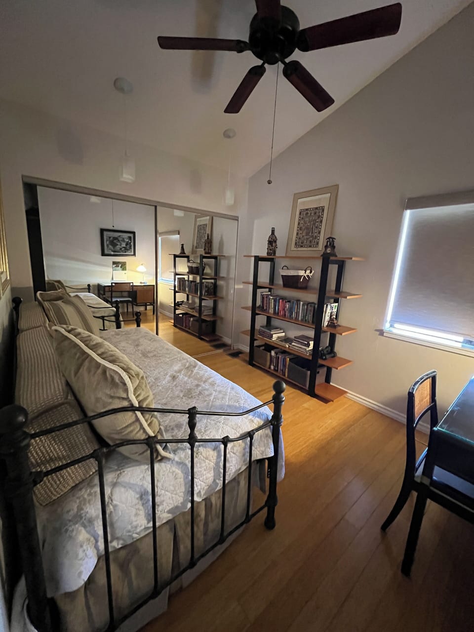 2nd bdr w/office with desk and pop up trundle