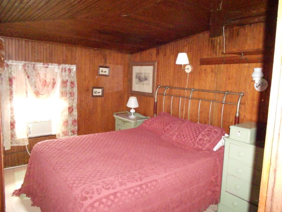 Queen bedroom