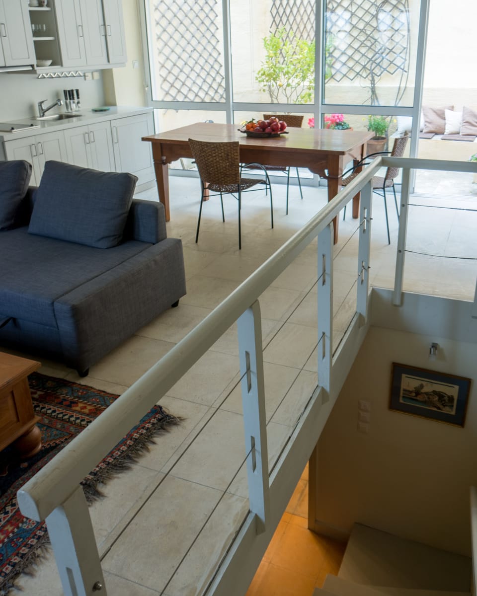 Stairs leading to the bedroom 
