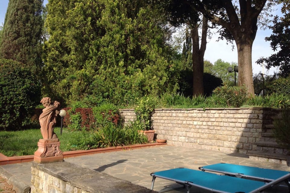 Garden with solarium
