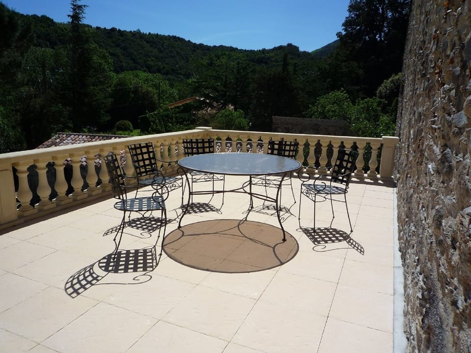 Large sunny terrace La Terrasse apartment