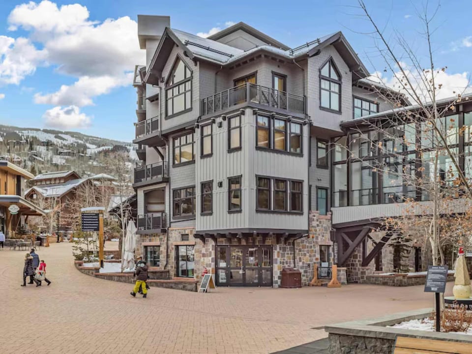 Capital Peak Lodge